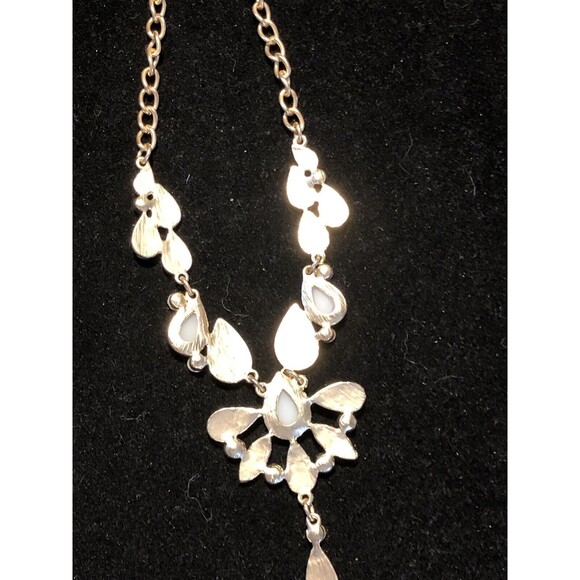 Gold Tone  Ivory Enamel Rhinestone Flower Lavalier  Statement Necklace 21” - Picture 5 of 6